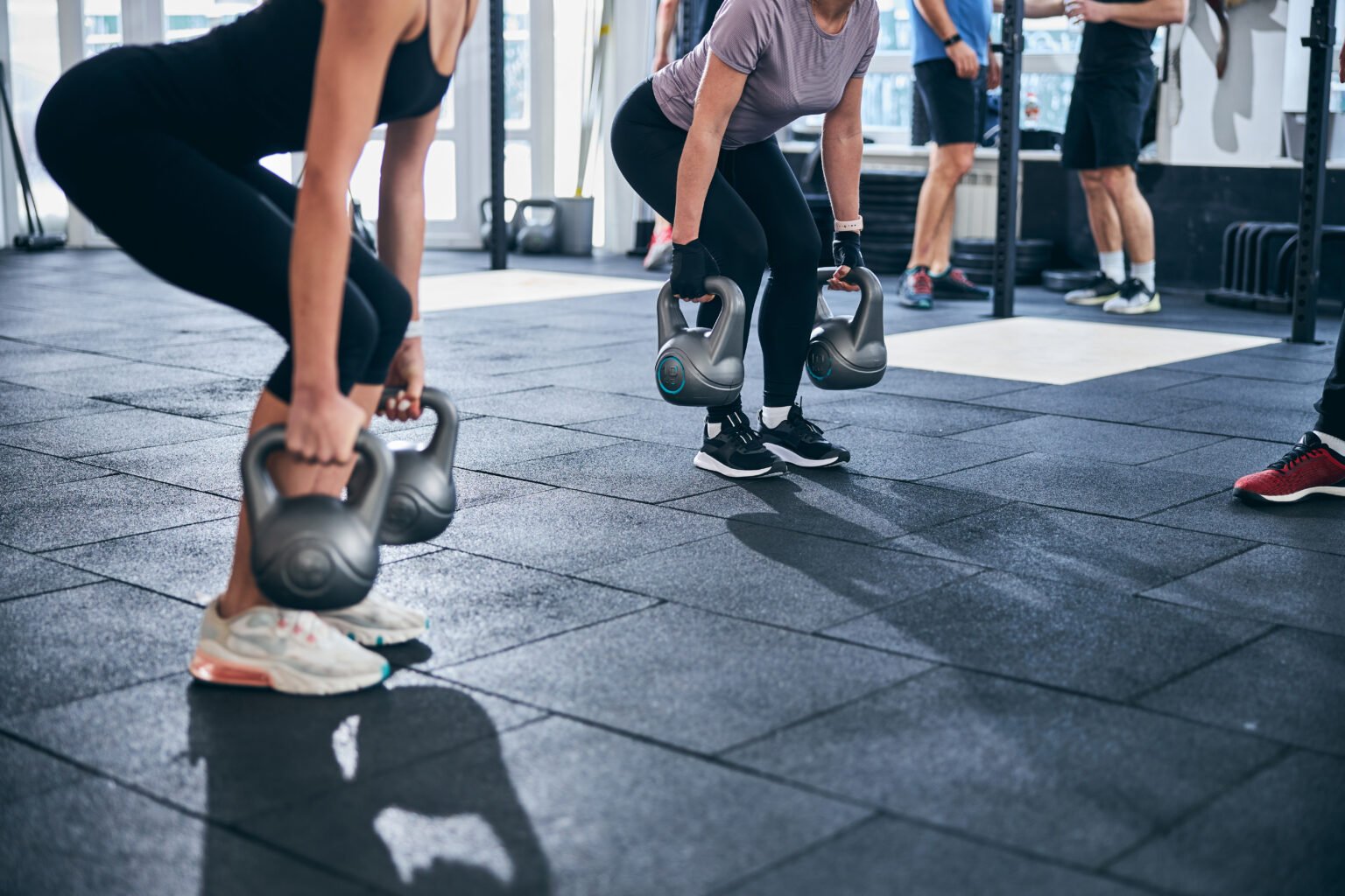 Soulevé de terre roumain avec kettlebells